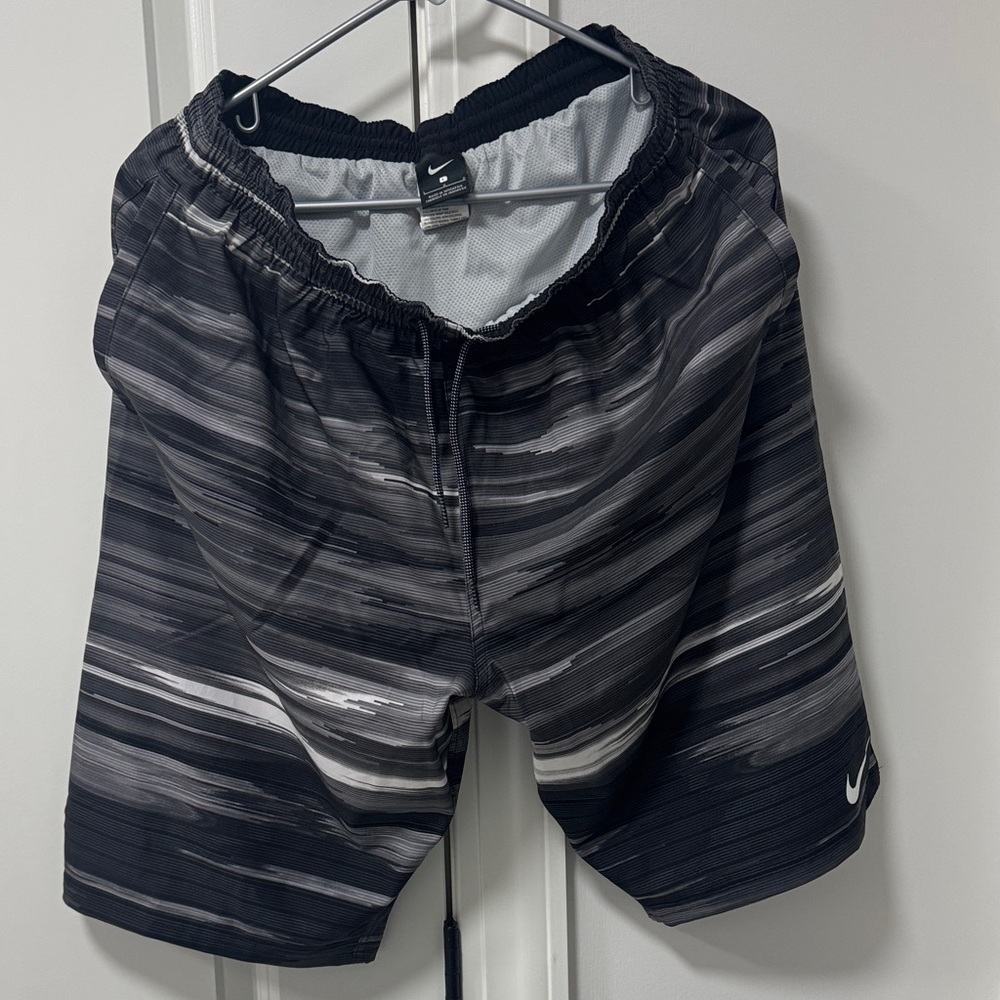 Nike Men's Athletic Shorts in Black and Gray